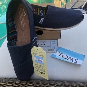 NWT TOMS Navy Blue Classic Canvas Slip On Size 9W